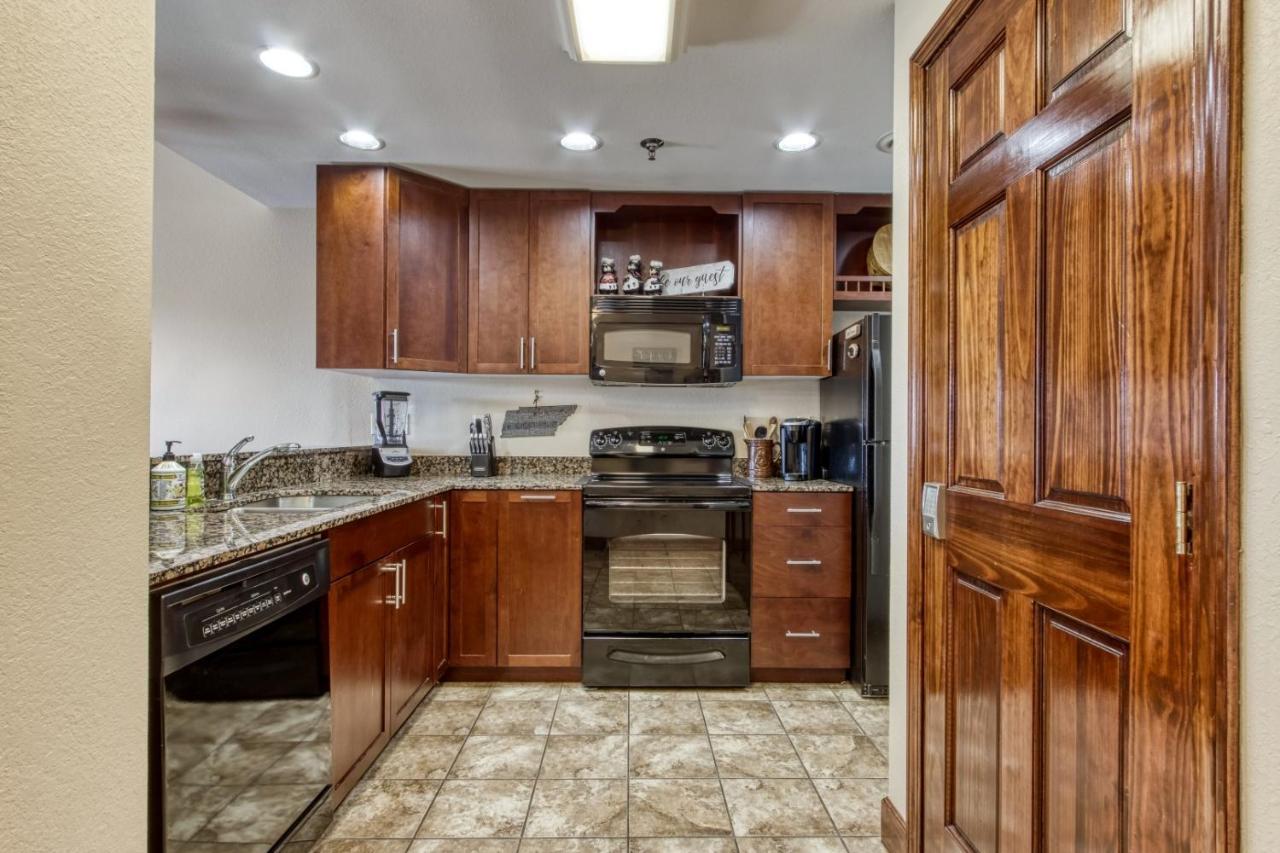 Gorgeous 2Bd 2Bth Condo With Mountain Views Pool Hot Tub Game Room Close To Parkway Pigeon Forge Exterior foto
