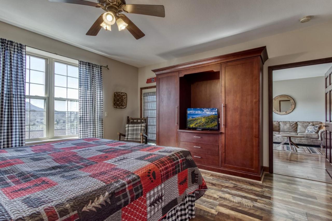 Gorgeous 2Bd 2Bth Condo With Mountain Views Pool Hot Tub Game Room Close To Parkway Pigeon Forge Exterior foto