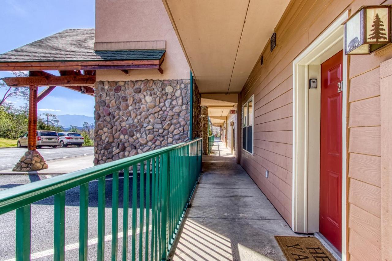 Gorgeous 2Bd 2Bth Condo With Mountain Views Pool Hot Tub Game Room Close To Parkway Pigeon Forge Exterior foto