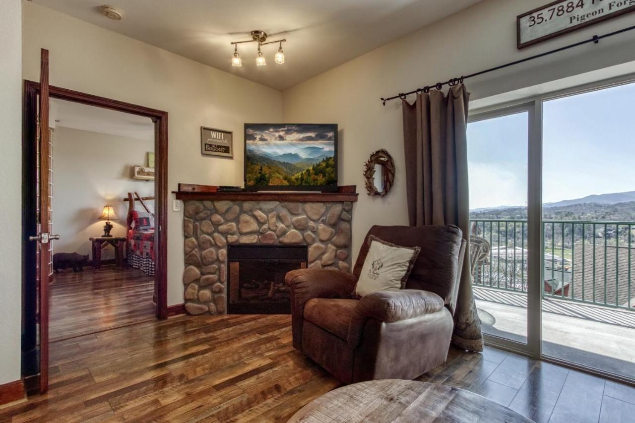 Gorgeous 2Bd 2Bth Condo With Mountain Views Pool Hot Tub Game Room Close To Parkway Pigeon Forge Exterior foto
