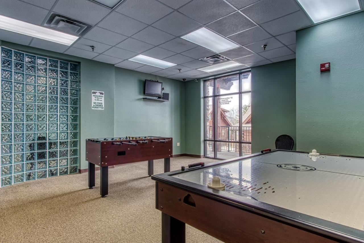 Gorgeous 2Bd 2Bth Condo With Mountain Views Pool Hot Tub Game Room Close To Parkway Pigeon Forge Exterior foto